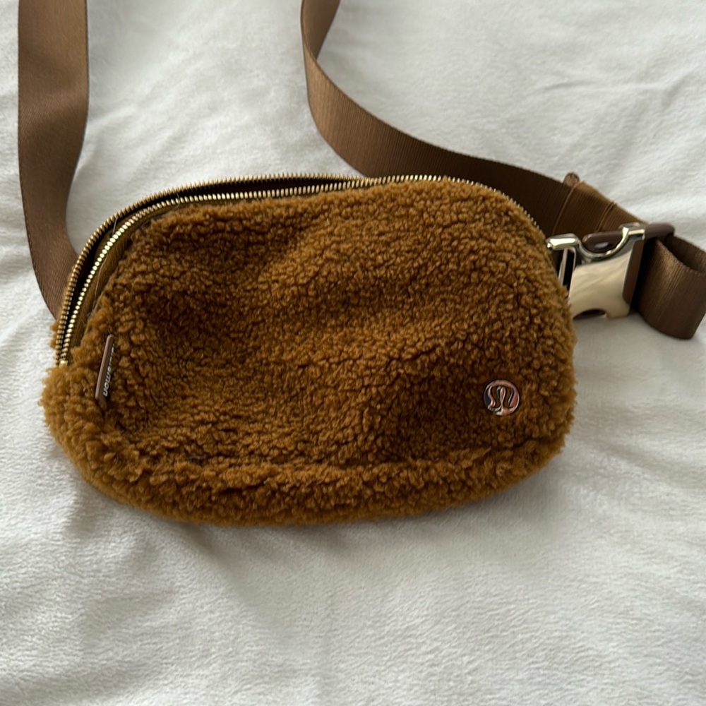 Lululemon Everywhere Belt Bag Teddy Brown Sherpa